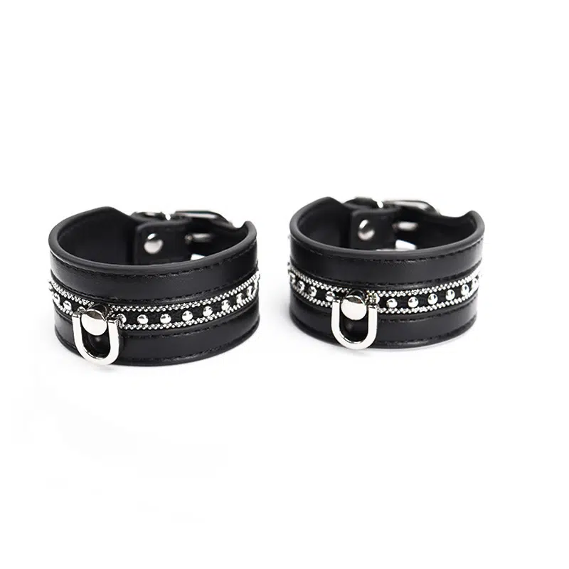 Großhandels-Bondage-Ausrüstungsset mit eingelegter Perlenkette und Handschellen aus PU-Leder