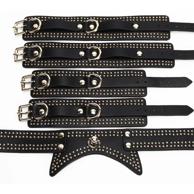 Wholesale Rivet Bondage Starter Kit in Red and Black strapy details