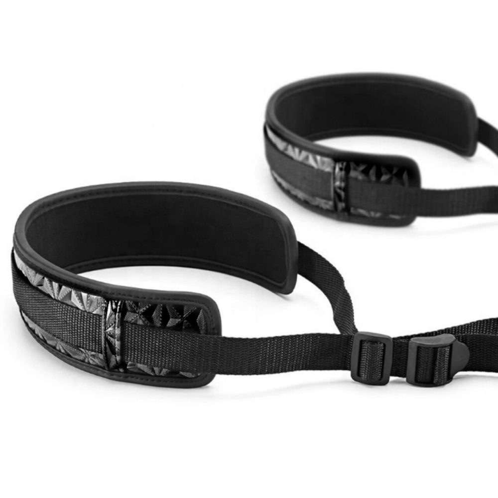 Restricciones para piernas Bondage al por mayor en pantalla negra con patrón de diamantes