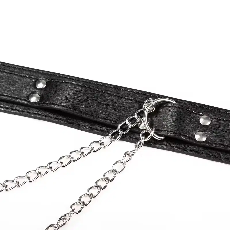 Großhandel Leder-Bondage-Halsband mit Nippelklemmen, schwarze Details vorne