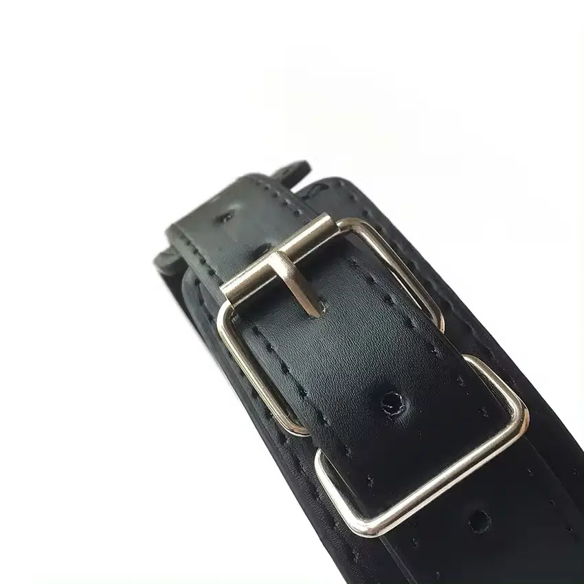 Großhandel Leder-Bondage-Halsband mit Nippelklemmen. Details anzeigen