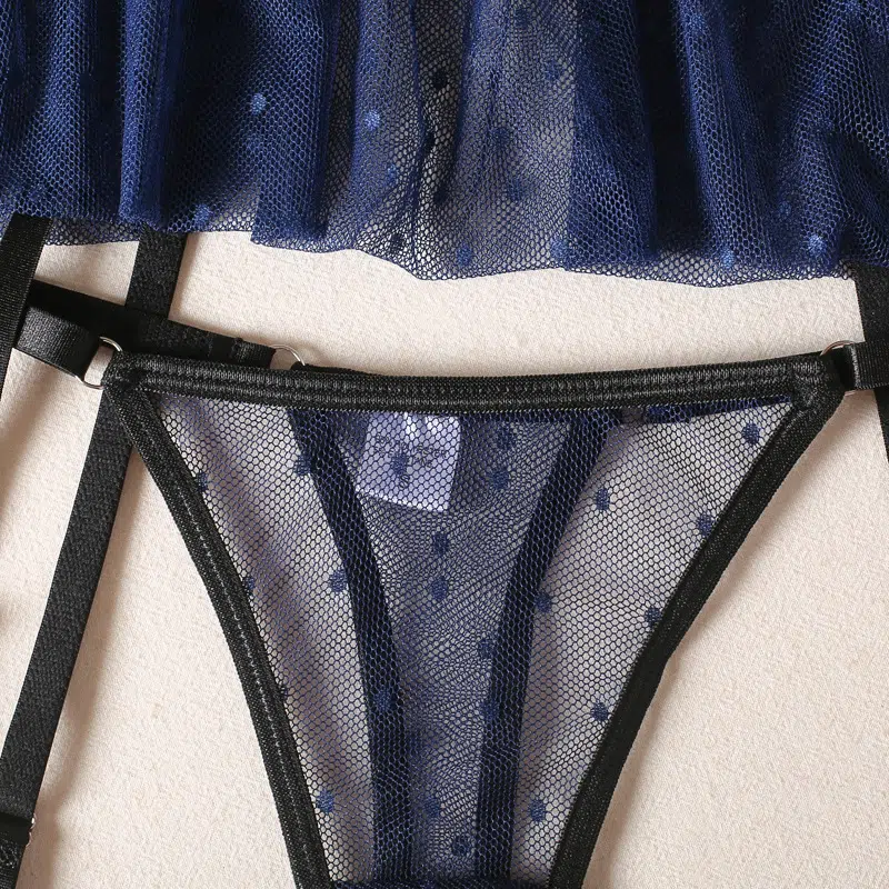 Detalhes da calcinha do conjunto Azure Polka Dot Sheer Bralette