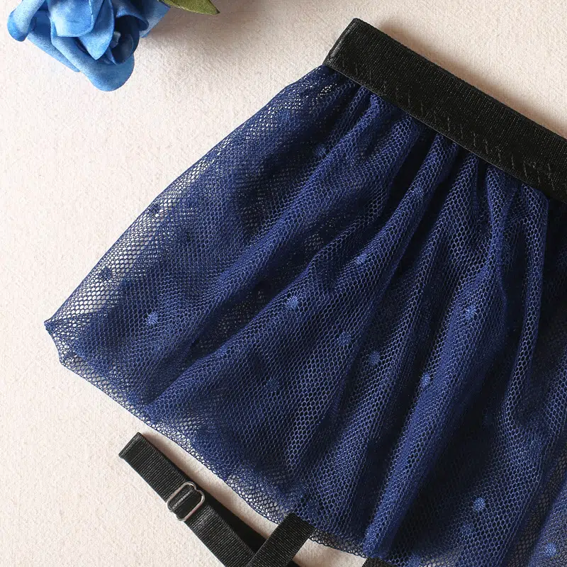Detalhes da cintura do conjunto Azure Polka Dot Sheer Bralette