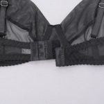 Черный комплект из прозрачного бюстгальтера и трусиков Delicate Shadow с деталями на спине Черный комплект из прозрачного бюстгальтера и трусиков Delicate Shadow с деталями на спине