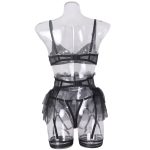 Черный комплект из прозрачного бюстгальтера и трусиков нежной тени, вид сзади Черный комплект из прозрачного бюстгальтера и трусиков нежной тени, вид сзади