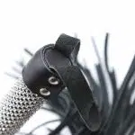 Detalles deslumbrantes del flogger con borlas brillantes