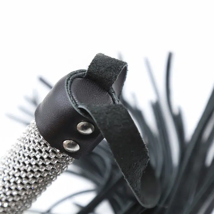 Detalles deslumbrantes del flogger con borlas brillantes