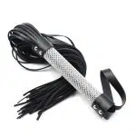 Deslumbrante flogger con borlas brillantes Vista general