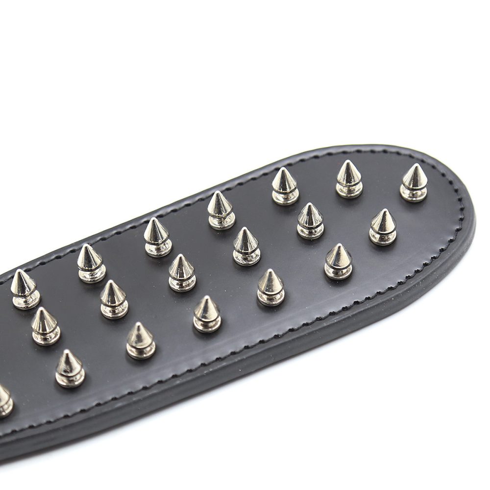 Intrepid Studded Leather BDSM Paddle Details Detalles de paleta BDSM de cuero con tachuelas Intrepid