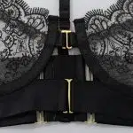 Ensemble de lingerie en dentelle et jarretelles vintage Détails du soutien-gorge avant